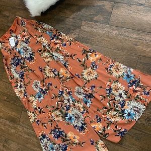 Long high waisted flowy dress up pants.